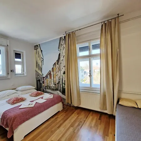 Couette-café Teslova 3*