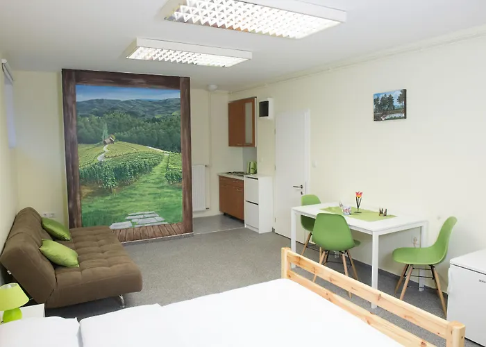 Couette-café Teslova 3*