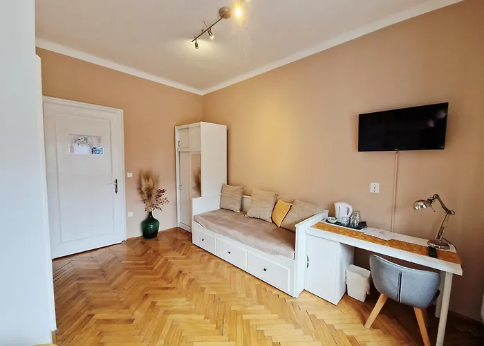 Couette-café Teslova 3*