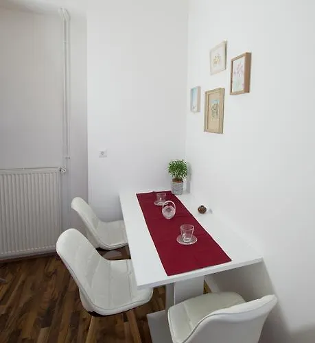 Teslova Couette-café 3*