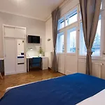 Teslova Nočitev z zajtrkom Ljubljana
