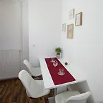 Teslova Bed & Breakfast 3*