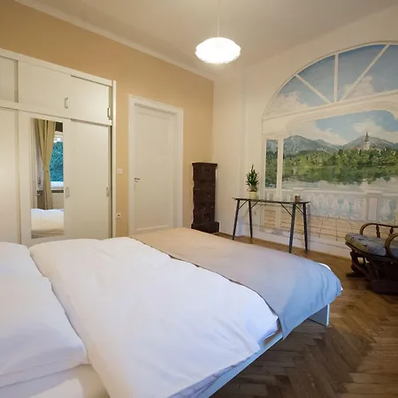 Nočitev z zajtrkom Teslova