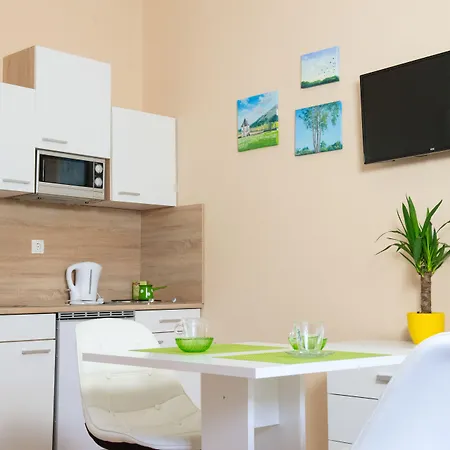 Teslova Bed and breakfast 3*