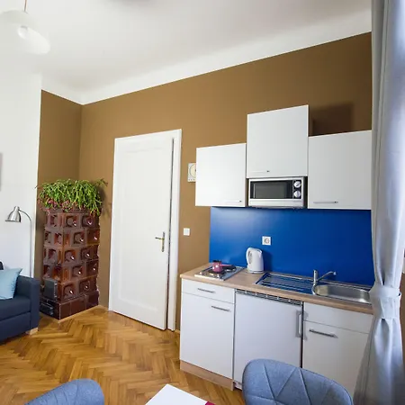 Bed and breakfast Teslova 3*