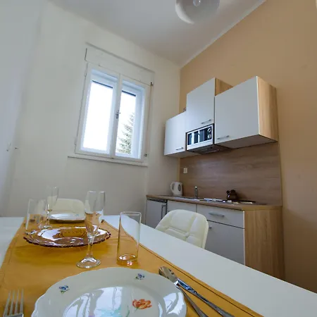 Teslova 3* Ljubljana