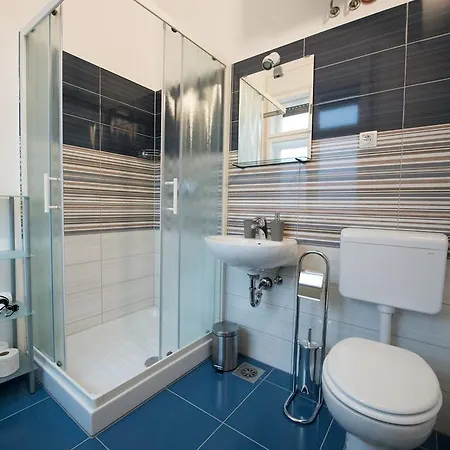 Teslova 3* Lublana