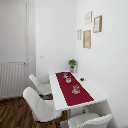 Teslova Couette-café 3*