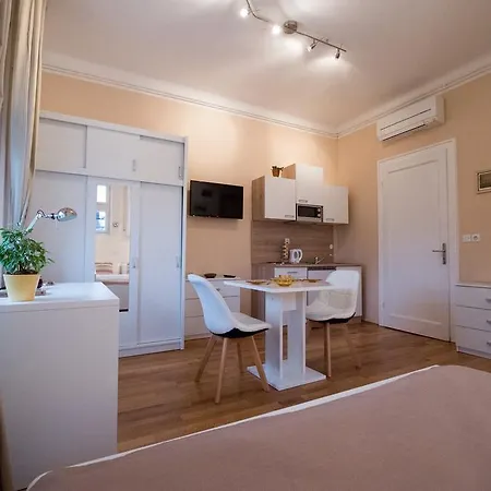 Nocleg ze śniadaniem Teslova 3*