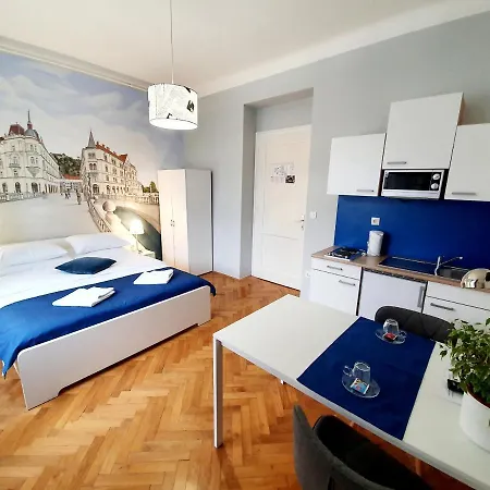 Nocleg ze śniadaniem Teslova 3*