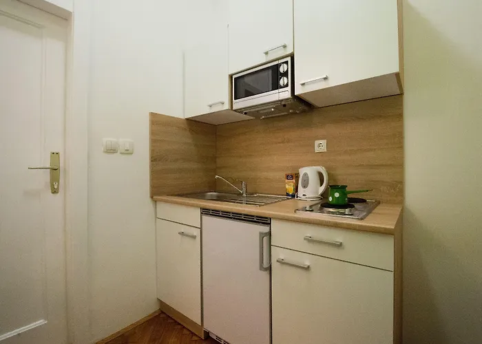 Teslova 3* Λιουμπλιάνα