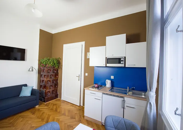 Bed and Breakfast Teslova 3*