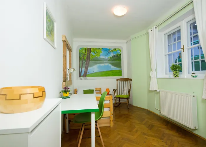 Teslova Bed and Breakfast 3*