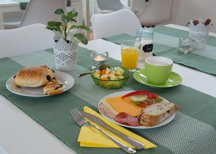 Teslova Bed and Breakfast 3*