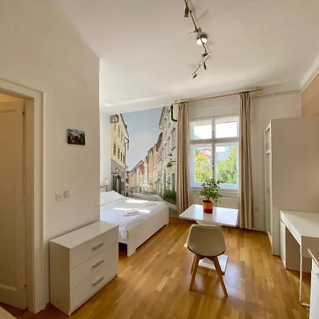 Bed & Breakfast Teslova Ljubljana